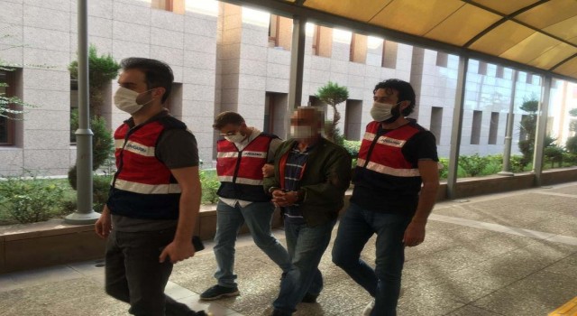 İzmirde JASAT ekipleri, firari 12 zanlıyı yakaladı