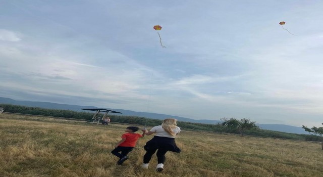 İznikte Uçurtma Şenliği renkli görüntüler oluşturdu
