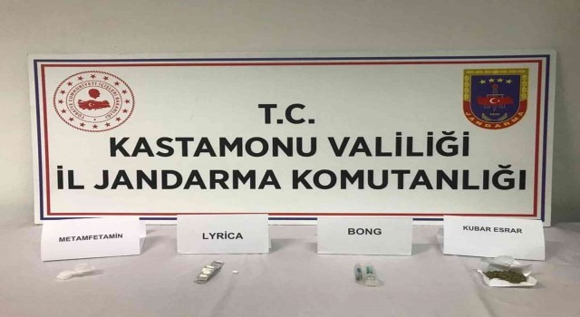 Jandarma ekipleri ‘Termal ile aradı, durdurulan otomobilden uyuşturucu çıktı