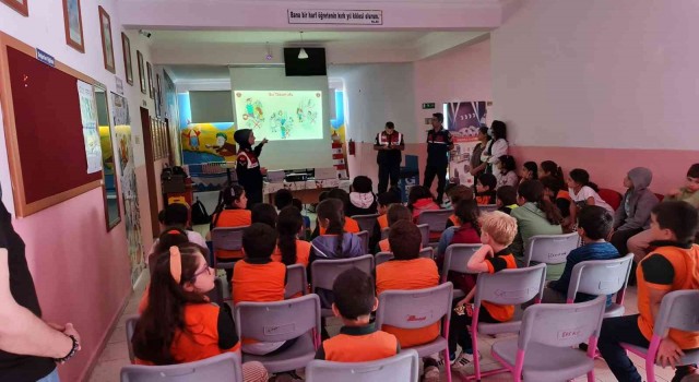 Jandarmadan çocuklara çevre eğitimi