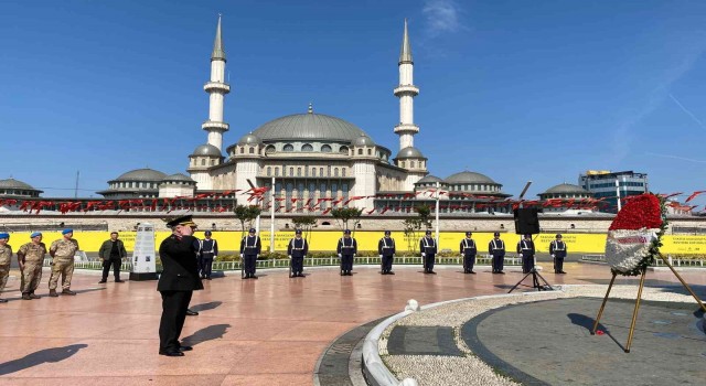 Jandarmanın 183üncü kuruluş yılında Taksim Cumhuriyet Anıtına çelenk bırakıldı