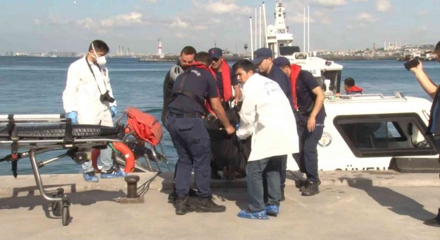 Kadıköyde denize düştü, cansız bedeni kıyıya çıkarıldı