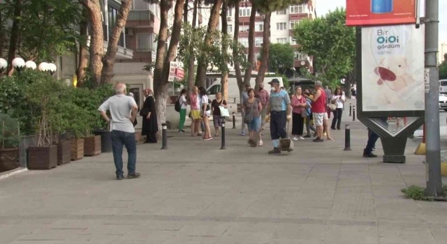 Kadıköyde restoranda yangın çıktı, bina sakinleri sokağa döküldü