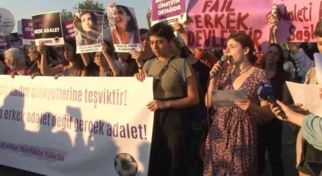 Kadınlar, Kadıköyde Pınar Gültekin için toplandı