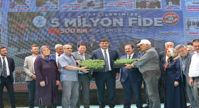 Kahramankazanda ata tohumlarından yetiştirilen 500 bin domates fidesi çiftçilere ücretsiz dağıtıldı