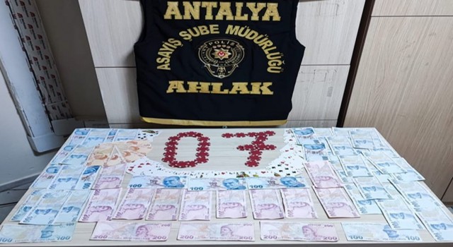 Kamera sistemleri ve kapıya koydukları erketeler polis baskınını engelleyemedi
