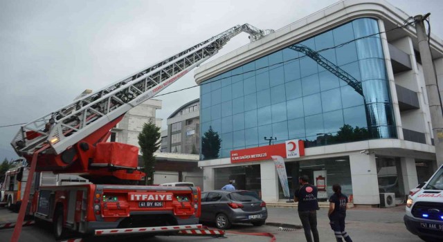 Kan bağış merkezinin arşiv katında yangın çıktı