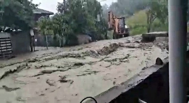 Karabükte taşan dereler evler için tehlike oluşturuyor