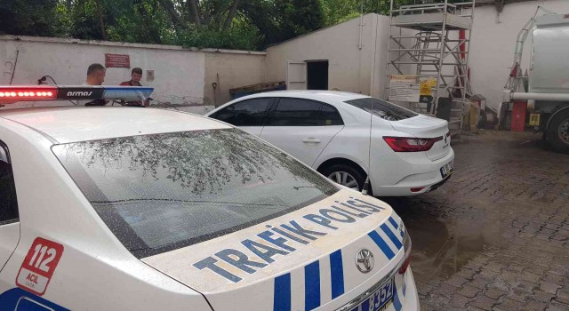 Karabükte toz fırtınası yağmurla birlikte araçları çamur içinde bıraktı
