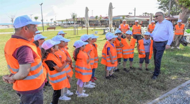 Karacabeyde öğrencilerden örnek hareket