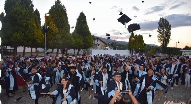 Karacasu Memnune İnci MYO Mezuniyet Töreni gerçekleşti