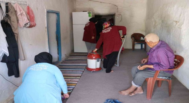 Karaköprüde yaşlılar unutulmuyor