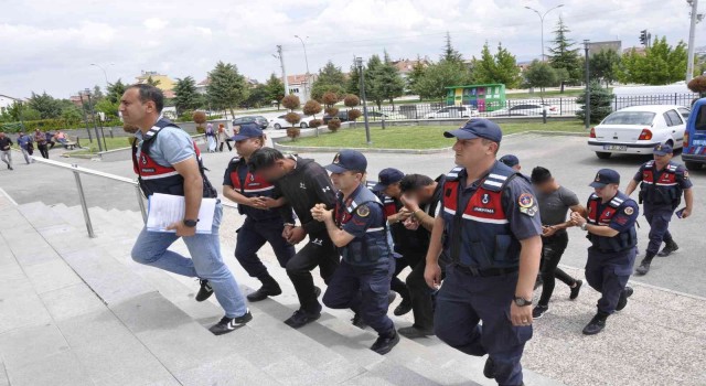 Karamanda bağ evlerinden hırsızlık şüphelileri tutuklandı