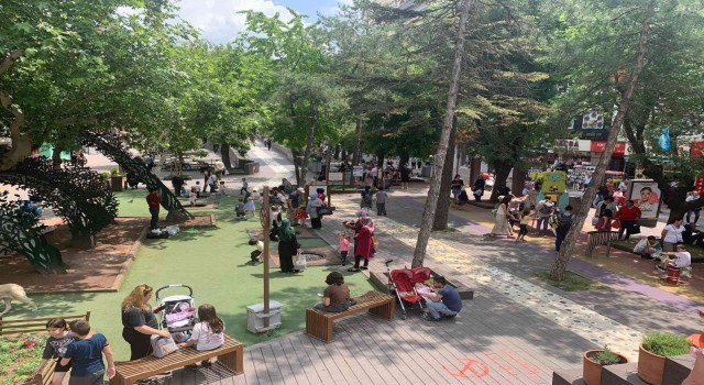Karnesini alan park ve oyun alanlarını doldurdu