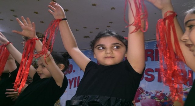 Karsta anaokulu öğrencilerinden gösteri