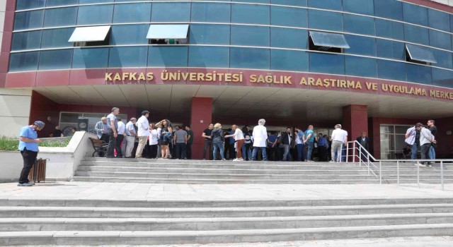 Karsta doktora saldırıya tepki
