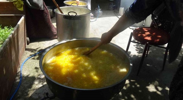 Karsta kadınların sarı yağ mesaisi başladı