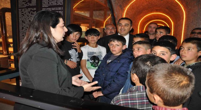 Karsta öğrenciler Peynir Müzesini gezdi