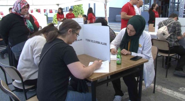 Kartalda lise öğrencileri kan ve kök hücre bağış kampanyası düzenledi