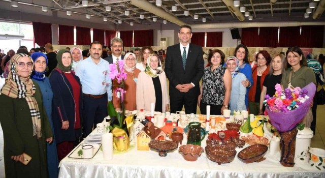 Kartepede kursiyerlerin el emeği ürünleri sergilendi