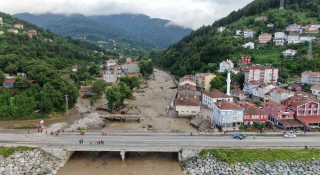 Kastamonuda selin yıktığı köy havadan görüntülendi