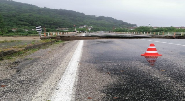 Kastamonunun birçok ilçesinin ulaşım yolu trafiğe kapatıldı