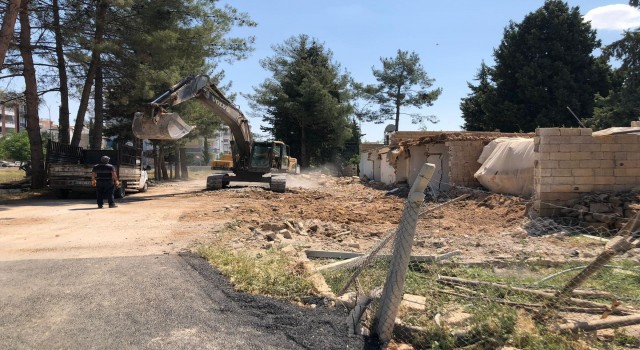 Kayalık Mahallesinde yol genişletme çalışması
