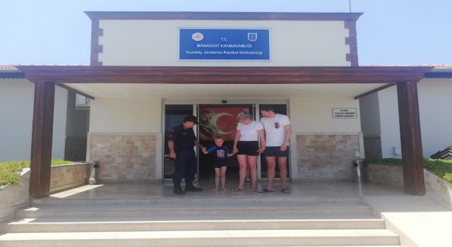 Kaybolan Danimarkalı çocuk ailesine teslim edildi