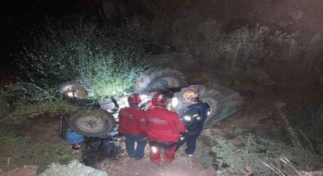 Kayıp yaşlı adam devrilen traktörün altında ölü bulundu