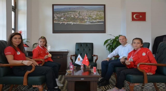 Kaymakam Maslak başarılı sporcuları ağırladı