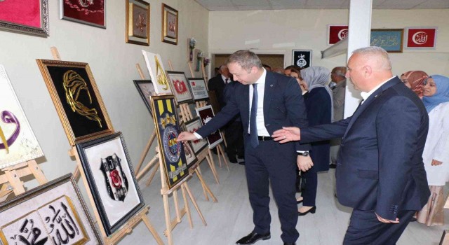 Kaymakamı Muhammed İkbal Yelek, yılsonu sergisine katıldı