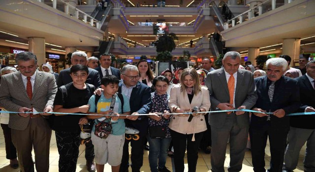 KAYMEK sergisini açan Başkan Büyükkılıça sürpriz hediye