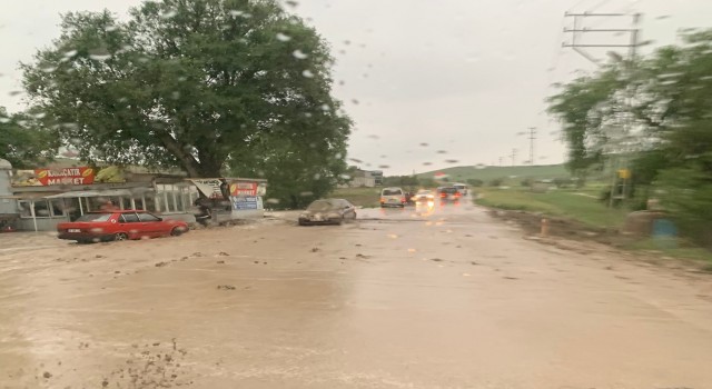 Kayseride sağanak yağış hayatı olumsuz etkiledi