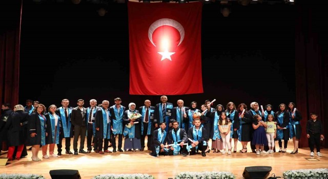 KAYÜ Mustafa Çıkrıkçıoğlu MYOda mezuniyet sevinci