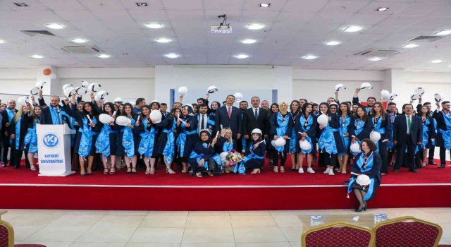 KAYÜ Tomarza Mustafa Akıncıoğlu MYOda Mezuniyet Coşkusu
