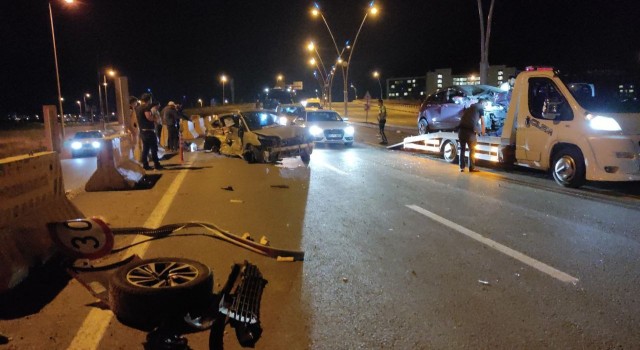Kaza yapan otomobilin tekerleği koptu: 1i ağır 3 yaralı