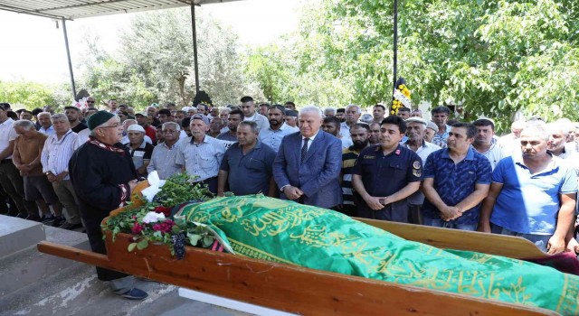 Kazada hayatını kaybeden muhtar İnanç toprağa verildi