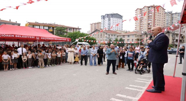 Keçiören Belediye Başkanı Altınok, Barışyolu İlkokuluna halı saha müjdesi verdi