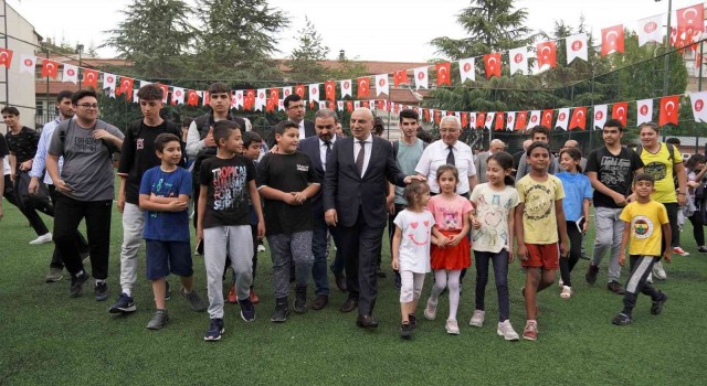 Keçiören Belediyesinden meslek lisesine halı saha