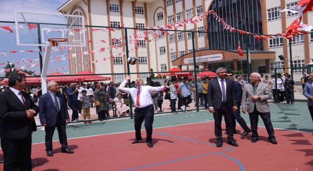 Keçiörende karne heyecanı ve yeni spor tesisi sevinci bir arada
