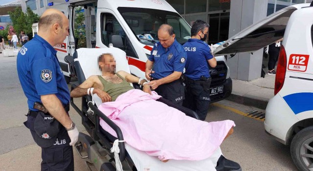 Kendine zarar veren şahıs bağlanarak tedavi edildi