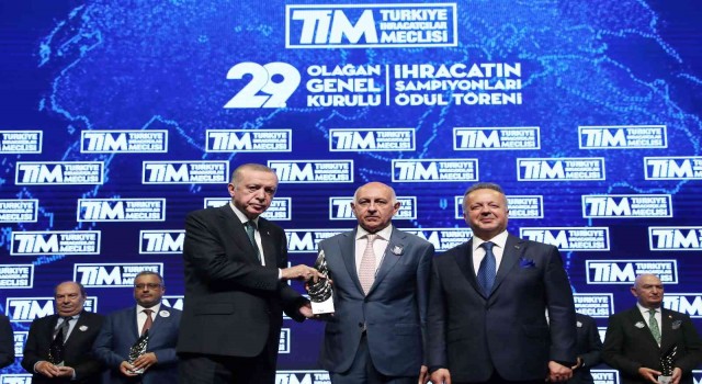 Kibar Holdinge TİMden ihracat ödülü