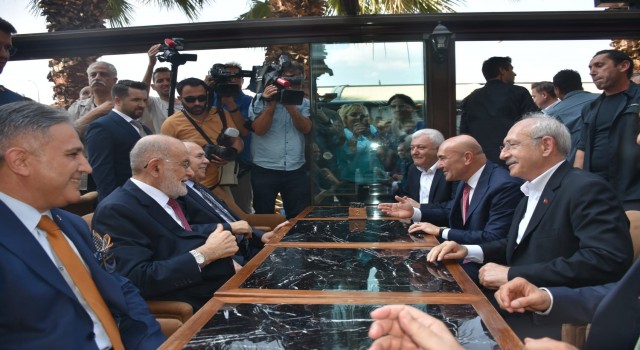 Kılıçdaroğlu ve Karamollaoğlu İzmirde bir araya geldi