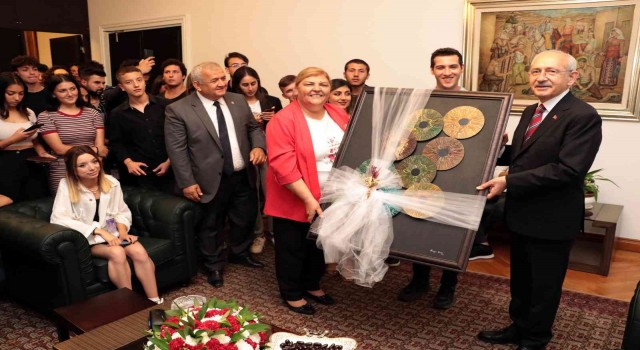 Kılıçdaroğluna kirpi oklu tablo