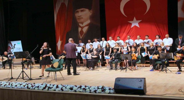 Kiliste öğretmenler korosu konser verdi