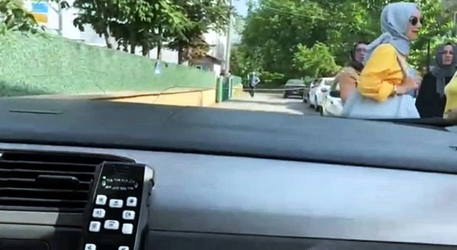 Kimliğini evde unutan görme engelli öğrenciyi polis sınava yetiştirdi