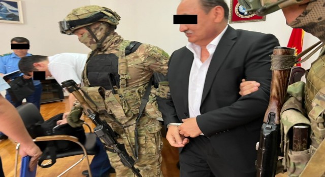 Kırgızistanda Sağlık Bakanı Beyşenaliyev yolsuzluk yaptığı şüphesiyle gözaltına alındı