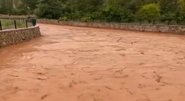 Kırıkkalede dolu ve sağanak etkili oldu: Dereler taşma noktasına geldi