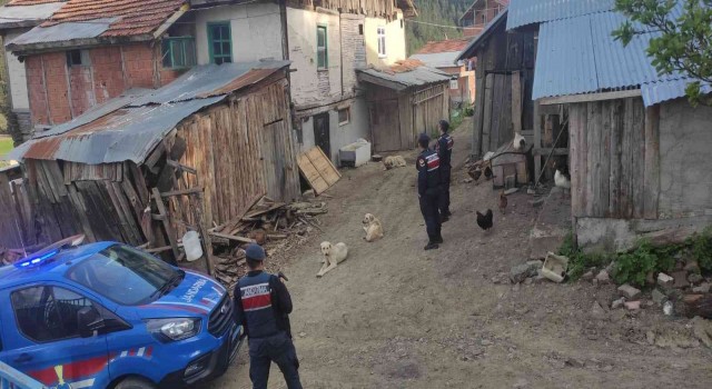 Kırıkkaleden Kastamonuya gelerek 45 bin TL değerinde para ve altınları çaldılar