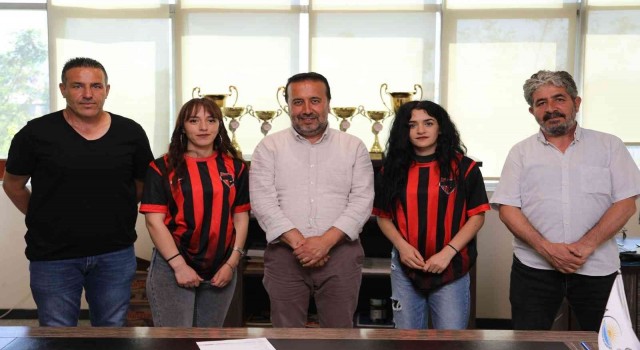 Kırmızı siyahlılar 2 genç yeteneği renklerine bağladı